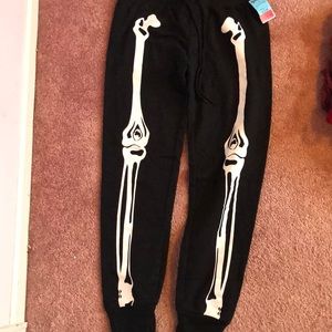 TJ Max Skelton sweats